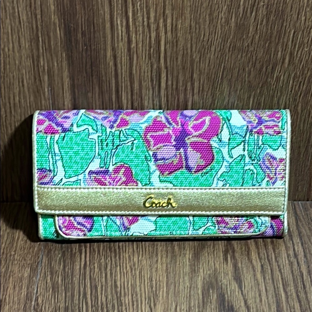 Coach Ashley Floral Iris Tri-Fold Wallet
Rare F44748